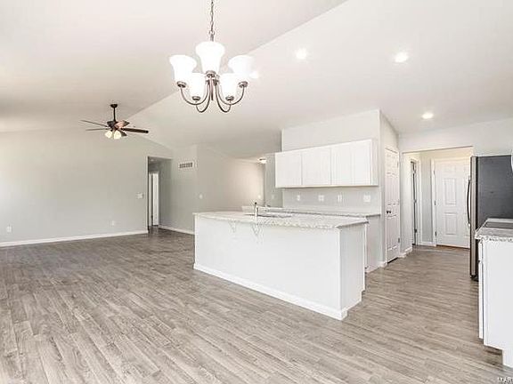 3rd image of 71 Kensington Palace Dr