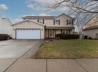 1414 Moss Creek Rd, Bloomington, IL 61704