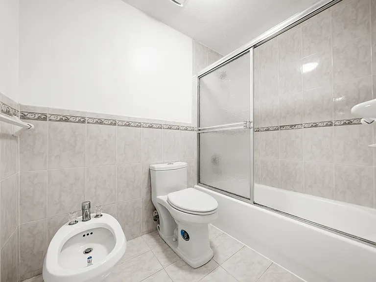 9 E 4th St #101 — Photo 25