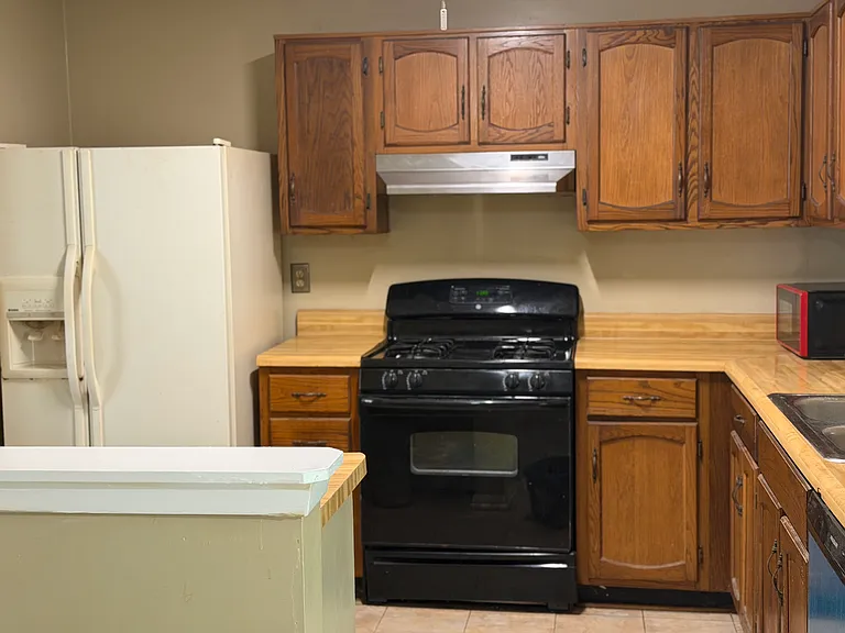 5741 Wells Cir — Photo 3