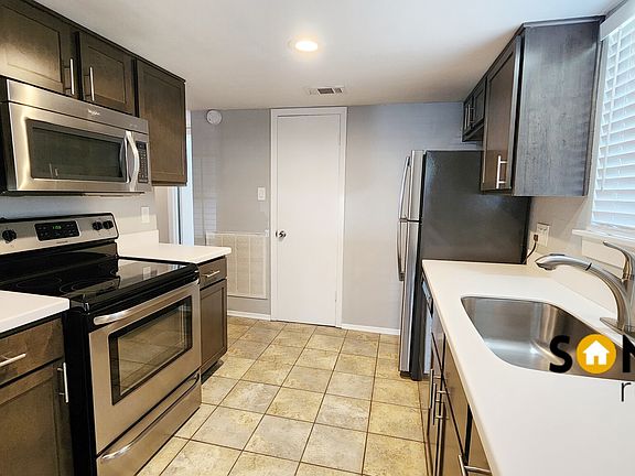 3rd image of 3436 Willowrun Dr APT B