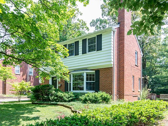 2nd image of 1575 Woodland Dr