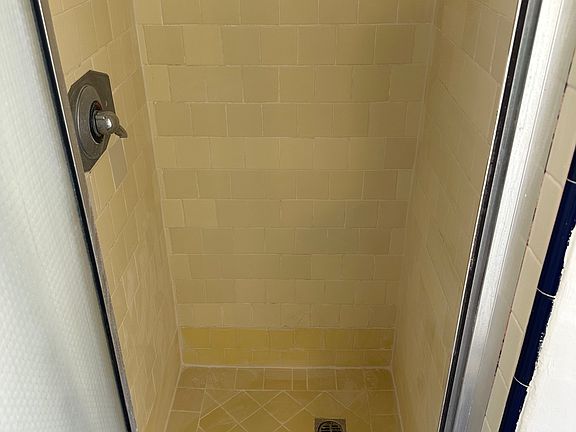 5th image of 632 S Cloverdale Ave #109