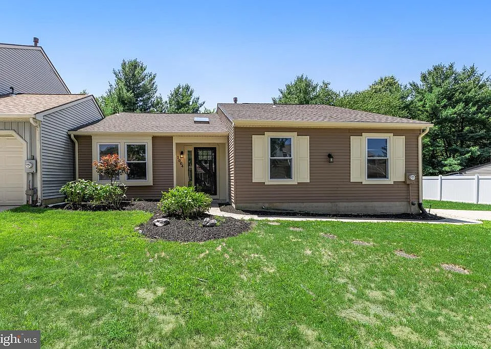 1004 Jonathan Ln