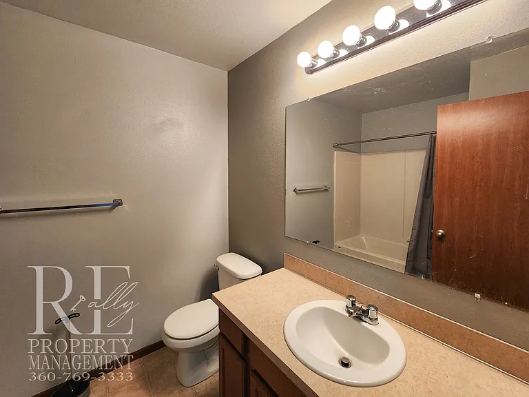 2724 Massachusetts Pl E — Photo 10