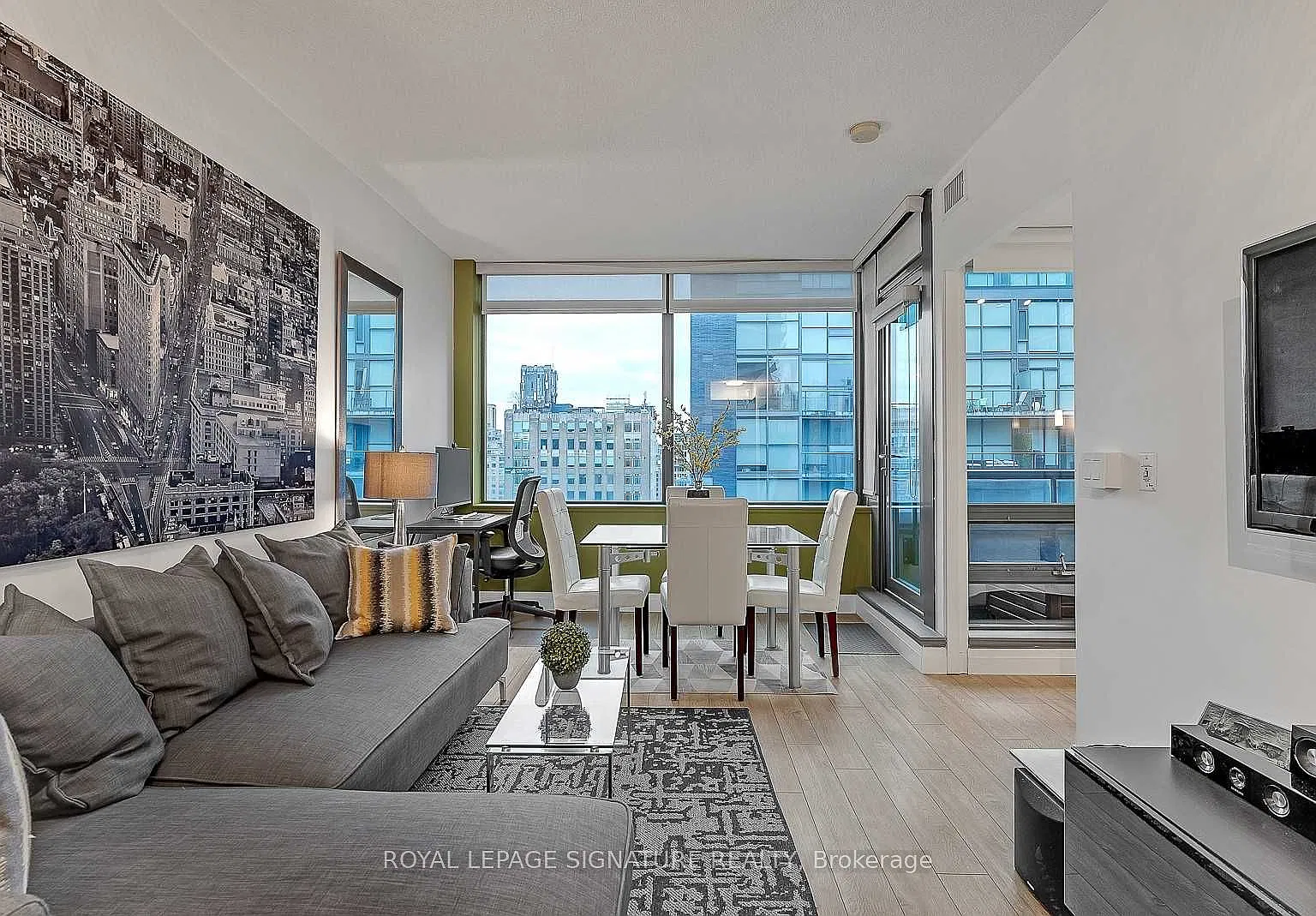 438 King St W — Photo 3