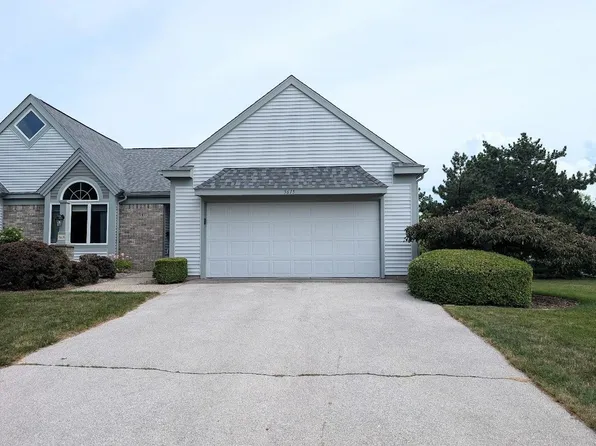 5615 Spring Knoll Dr, Bay City, MI 48706