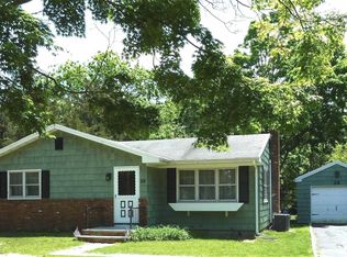 26 Argonne Rd E, Hampton Bays, NY 11946