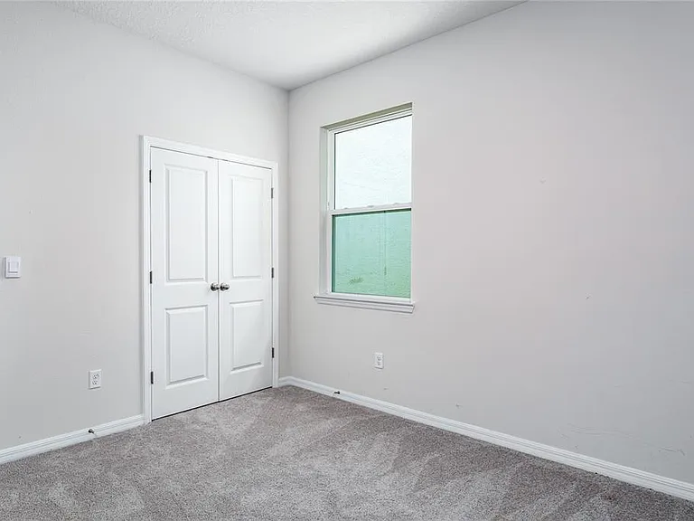 10622 Eustis Dr — Photo 17