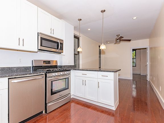 4th image of 223 Bainbridge St #5N