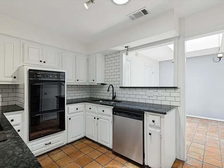 5045 Thunder Rd — Photo 15
