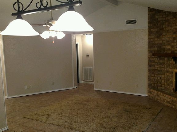 5th image of 4410 Pinemont Dr