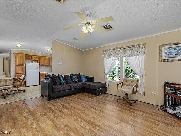 4th image of 3840 Royal Palm Dr