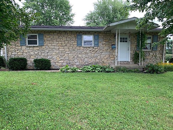 2nd image of 1315 NE Santee Dr