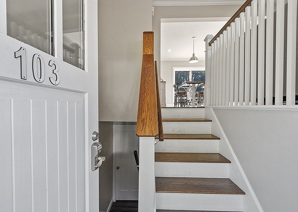 103 Chapel St, Gardner, MA 01440 Zillow