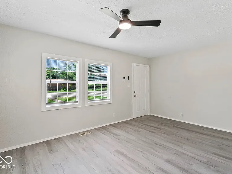 2257 N Tibbs Ave — Photo 4