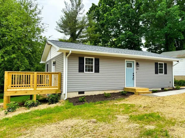 1101 Gearhart Rd SE, Roanoke, VA 24014