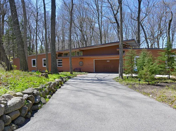 1915 Woodsfield DRIVE, Richfield, WI 53076