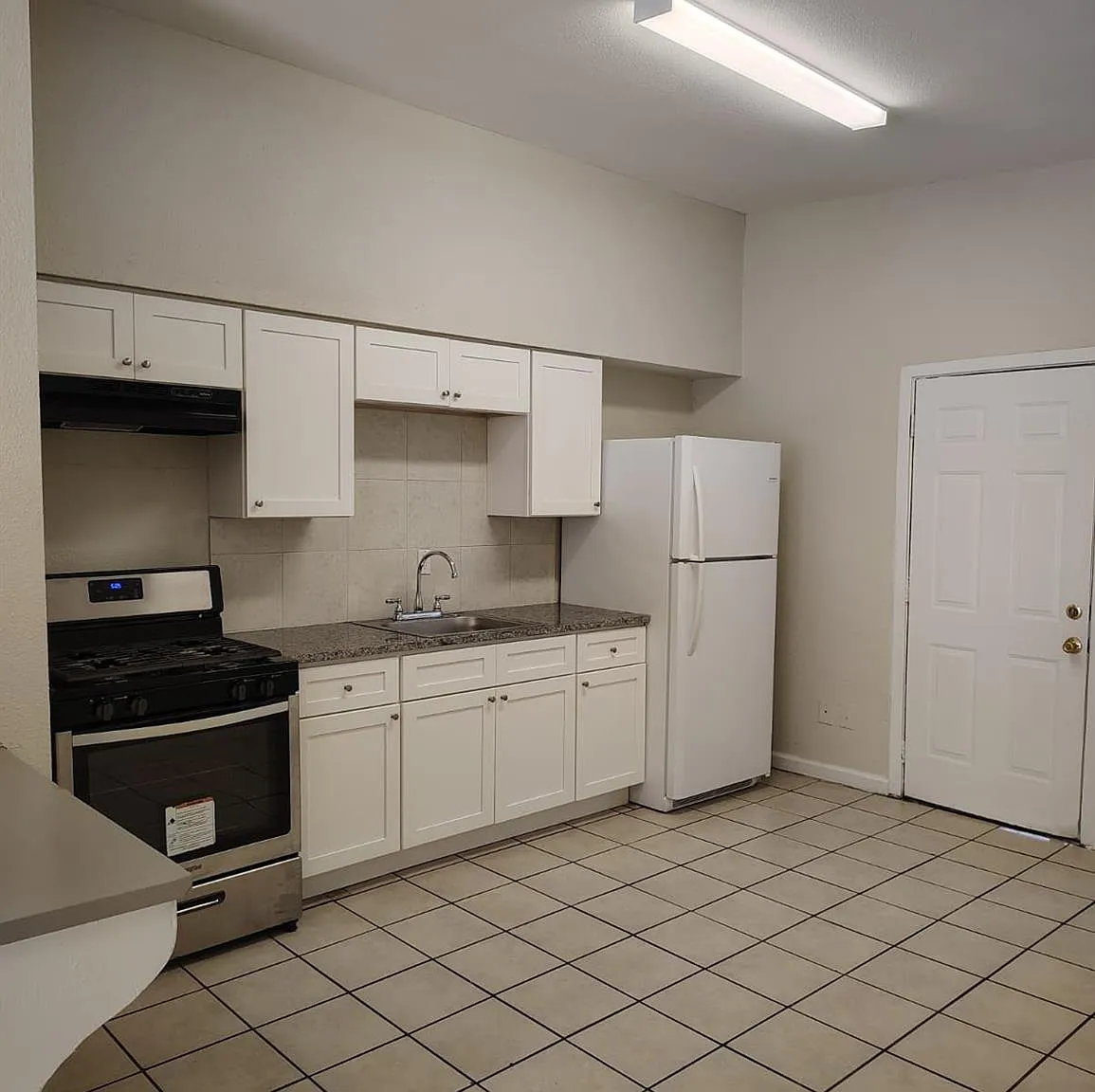 2 bed, 1.0 bath, 694 sqft, $950 — Photo 3