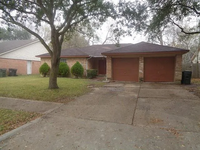 14022 Greenway Dr — Photo 2