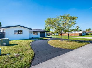 1530 NW 83rd Way, Pembroke Pines, FL 33024