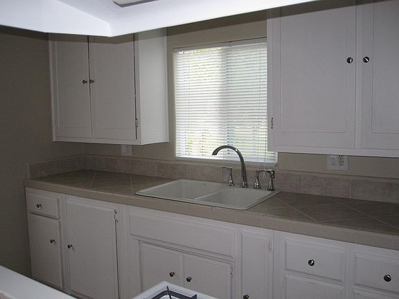 5th image of 717 Water St
