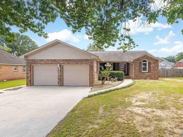 2203 Springdale Dr SW, Hartselle, AL 35640