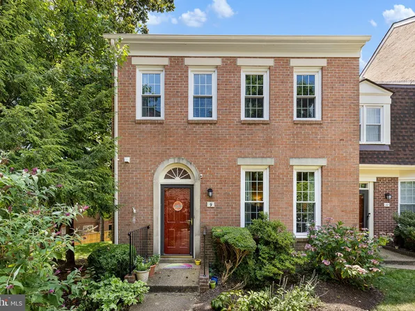 9 S Montague St, Arlington, VA 22204