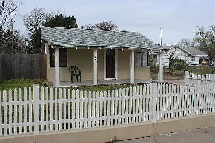 1st image of 425 N Athenian Ave