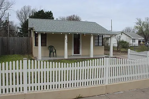 425 N Athenian St Photo 1