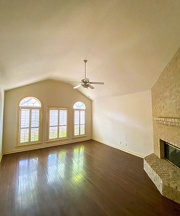 3rd image of 61 Oakwell Farms Pkwy