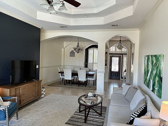 Living room Vaulted ceilings