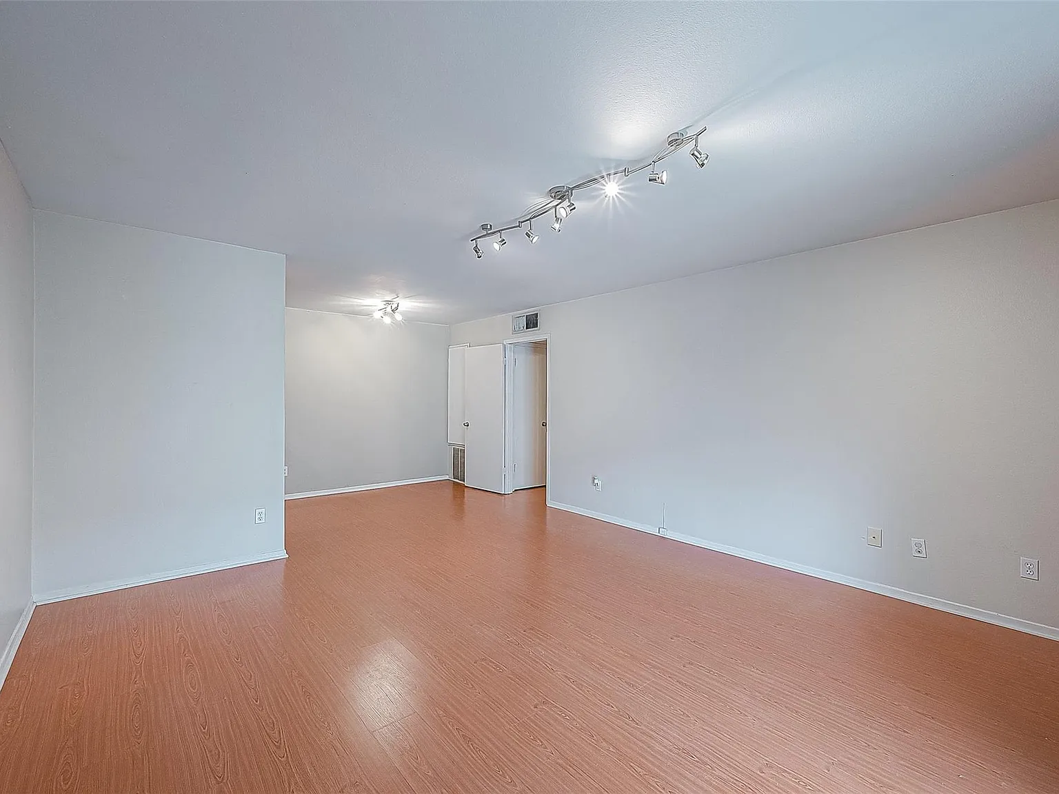 1 bed, 1.0 bath, 620 sqft, $1,195 — Photo 4