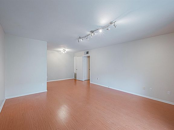 4th image of 3131 Cummins St APT 54