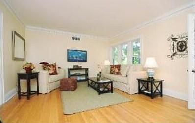 4th image of 2238 N Lincoln Park W Stop 1F