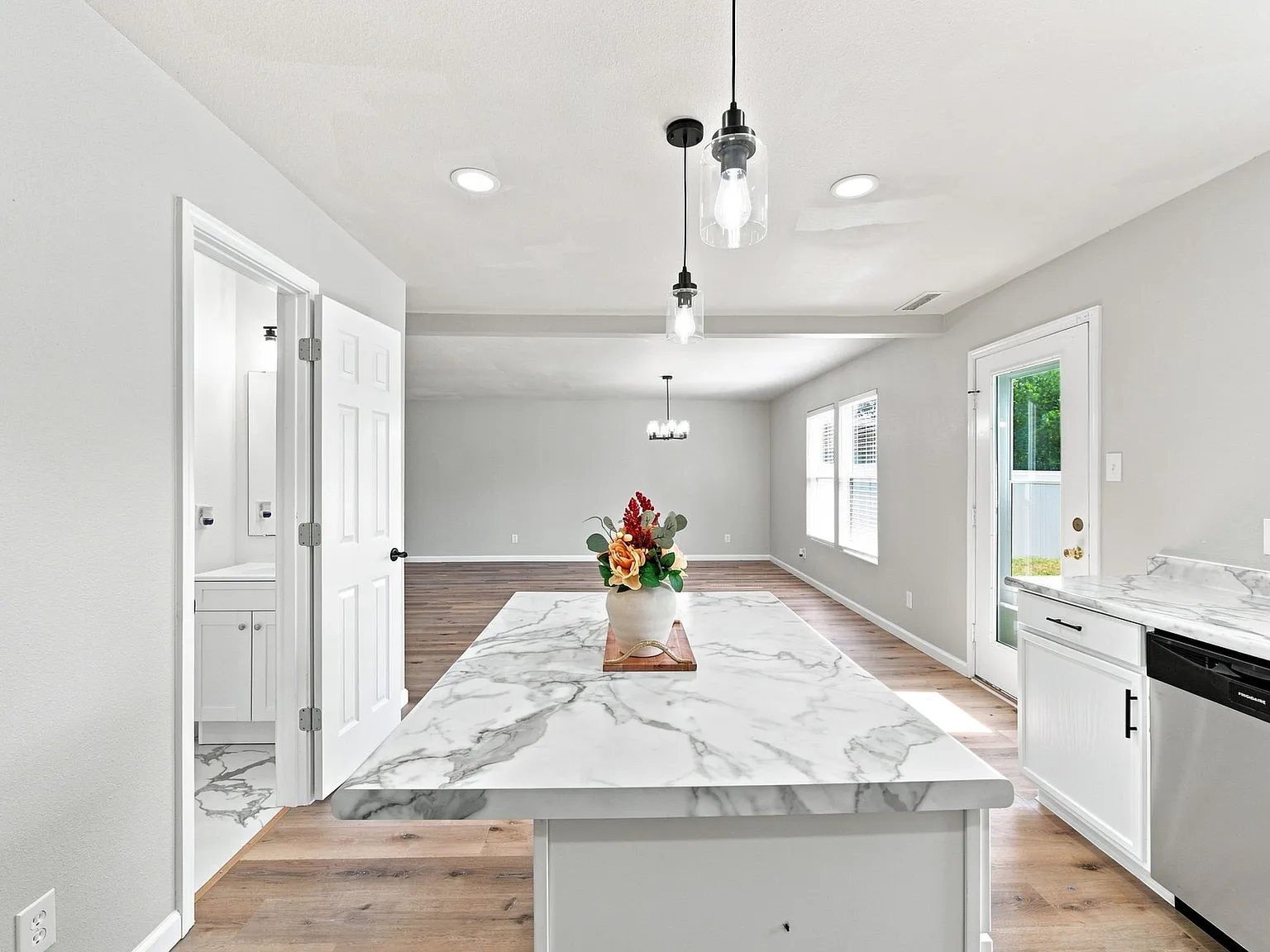 4 bed, 2.5 bath, 2243 sqft, $2,695 — Photo 4