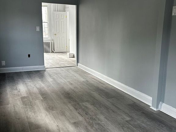 3rd image of 196 Willow St APT 1