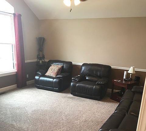 4th image of 400 Lacey Ave