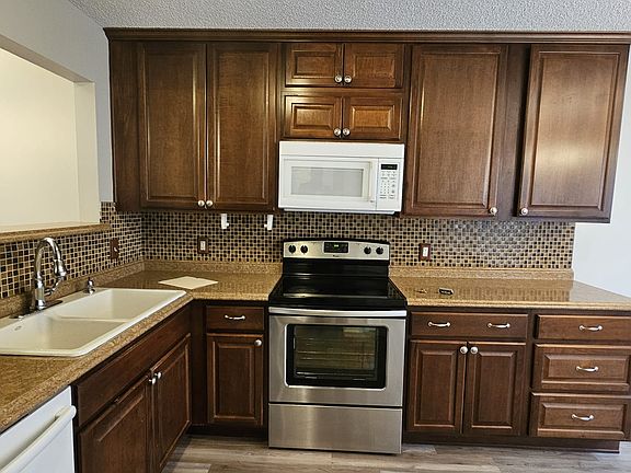 4th image of 5125 Farm Place Dr NE