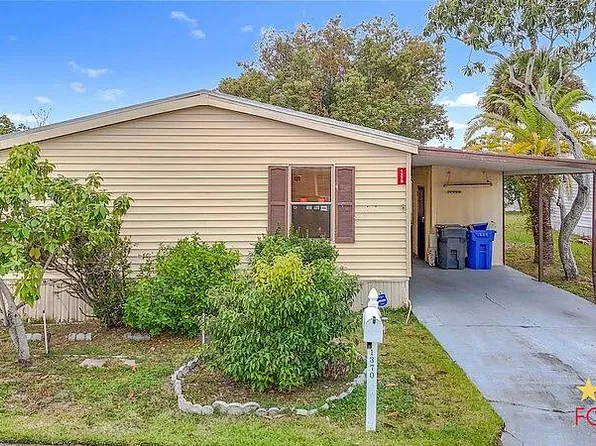 1370 Autumn Dr, Tampa, FL 33613