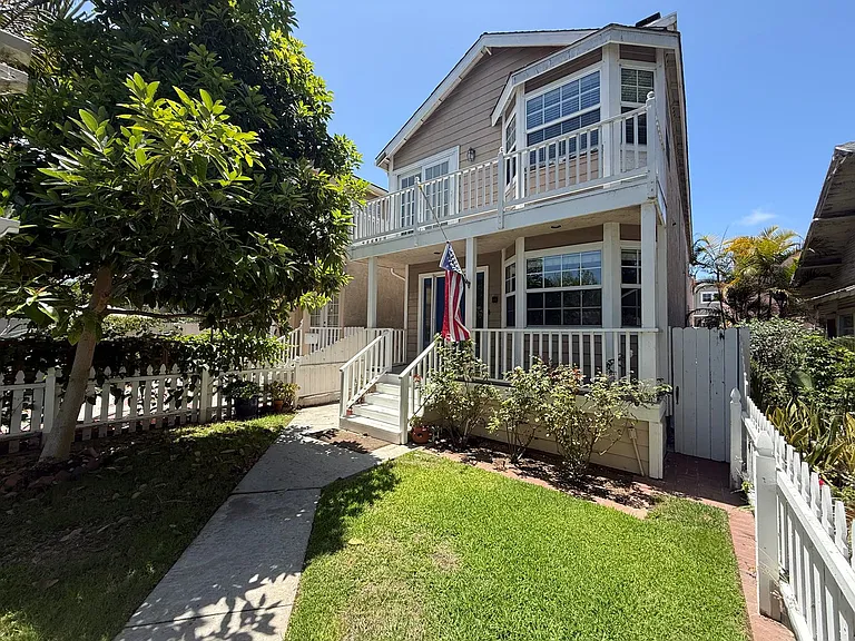 432 E Ave — Photo 1