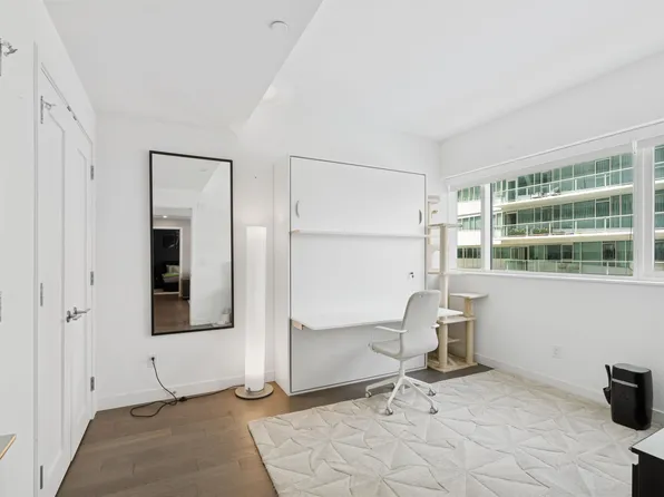 800 Avenue At Port Imperial image 16 of 33