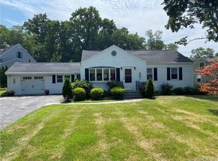104 Waverly Rd, Shelton, CT 06484