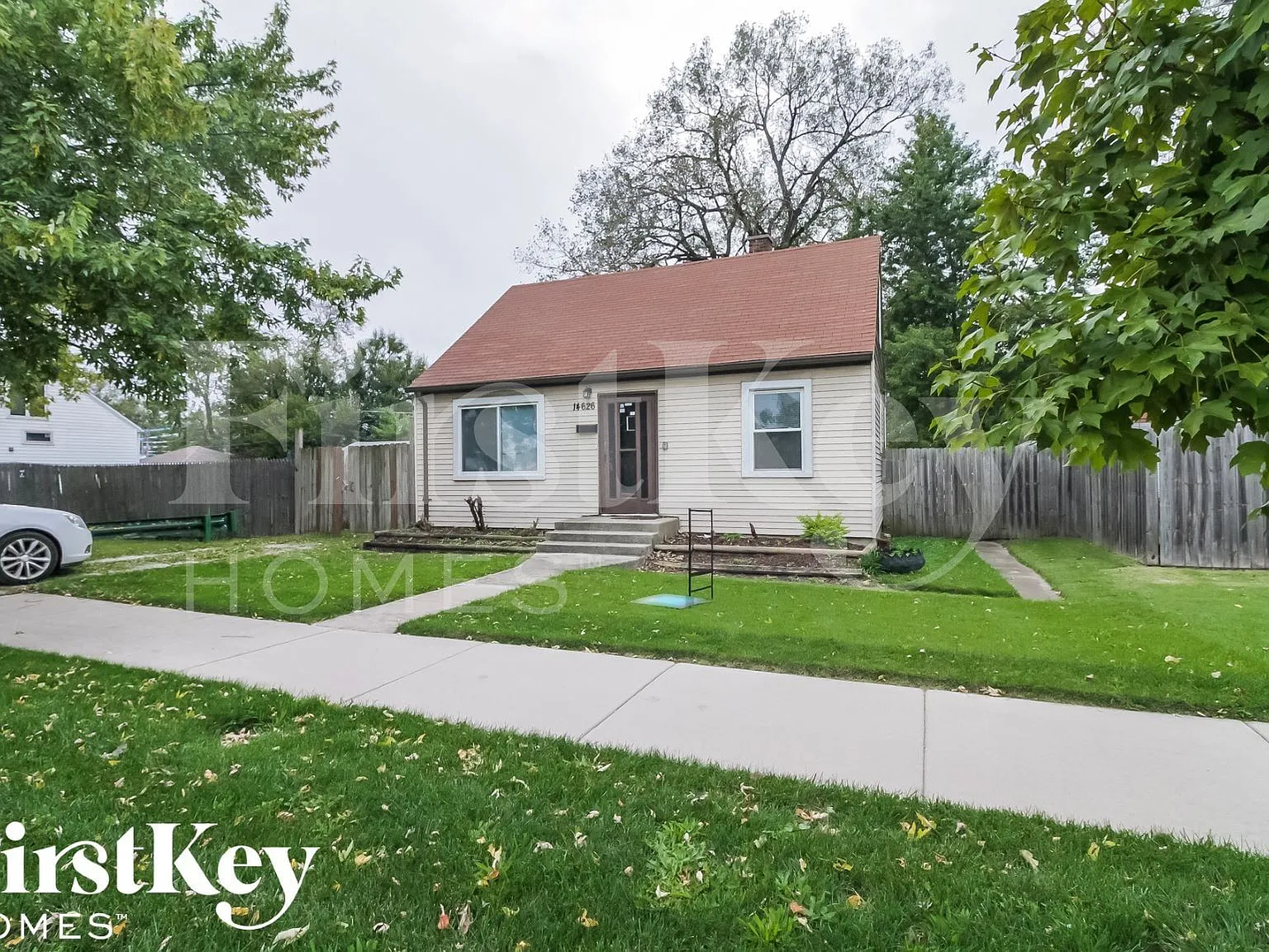 3 bed, 1.0 bath, 1008 sqft, $2,335 — Photo 2