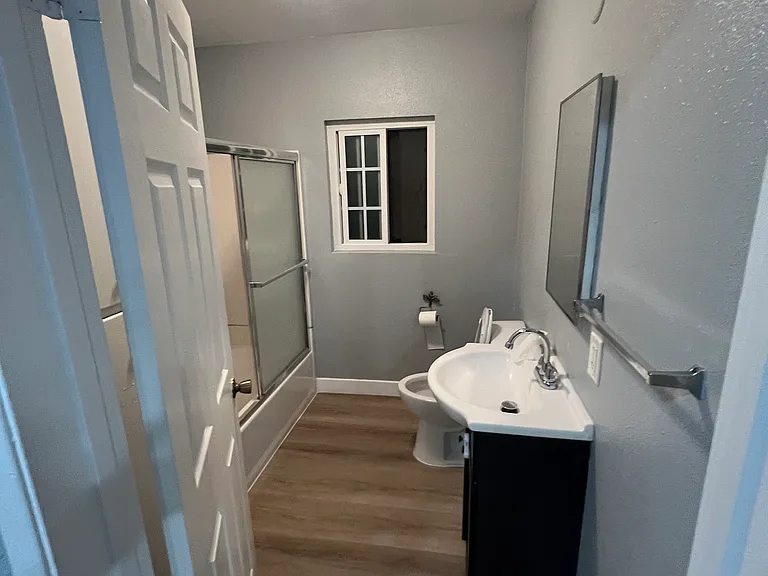 364 S Ferris Ave #1/2 — Photo 4