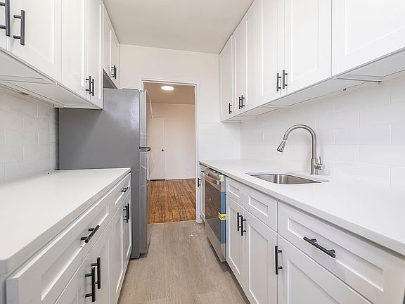 3rd image of 1040 Neilson St APT 4F