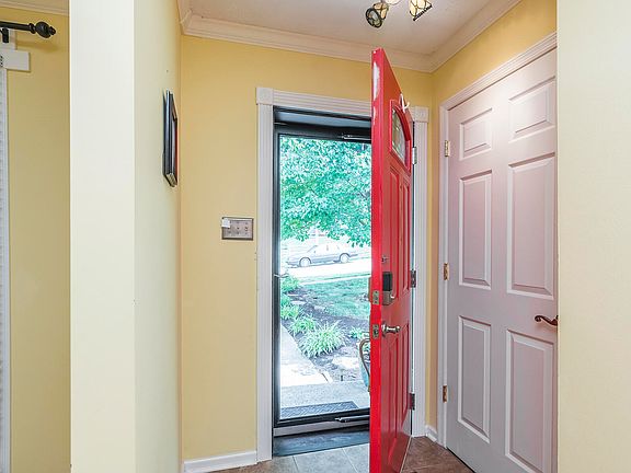5th image of 2922 Edinburgh Ct
