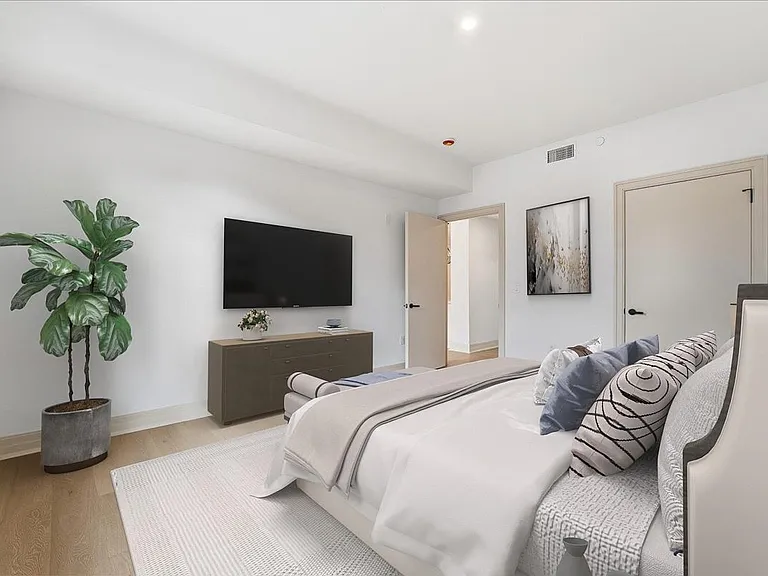 921 Madison St #204 — Photo 7