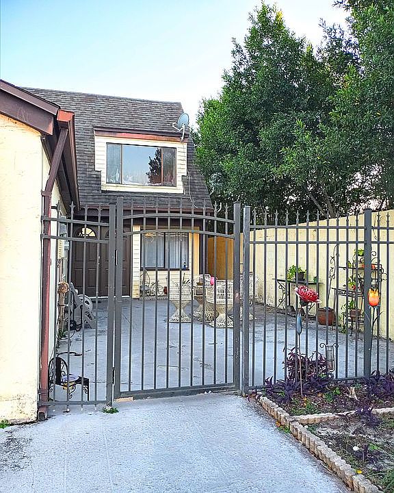 1st image of 7500 Rocky Point Dr