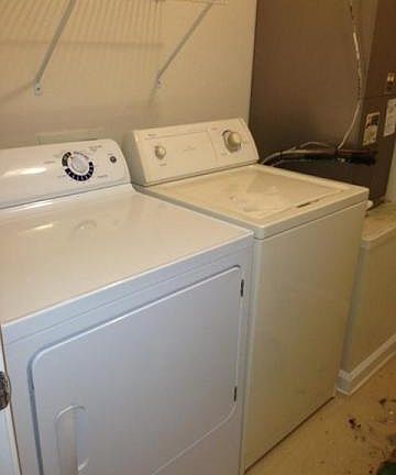 3rd image of 10075 Gate Pkwy N #10075